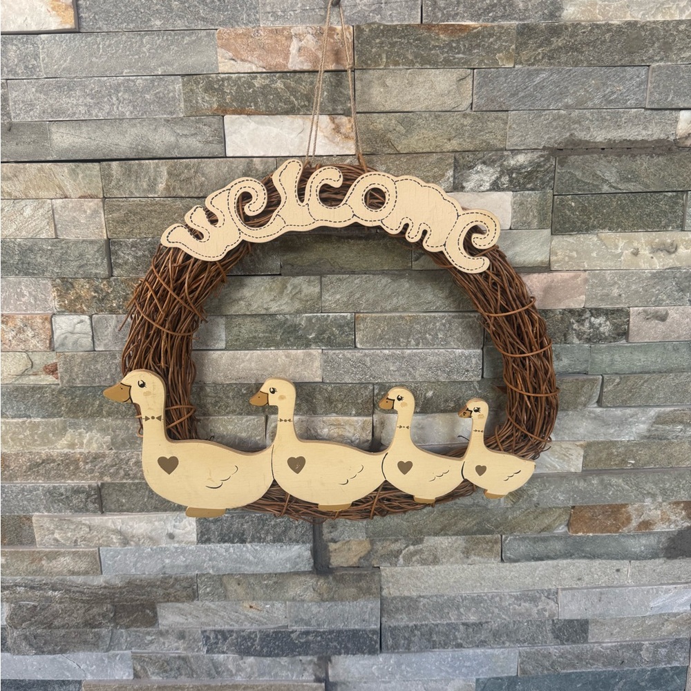 Vintage Welcome Wreath with Duck family